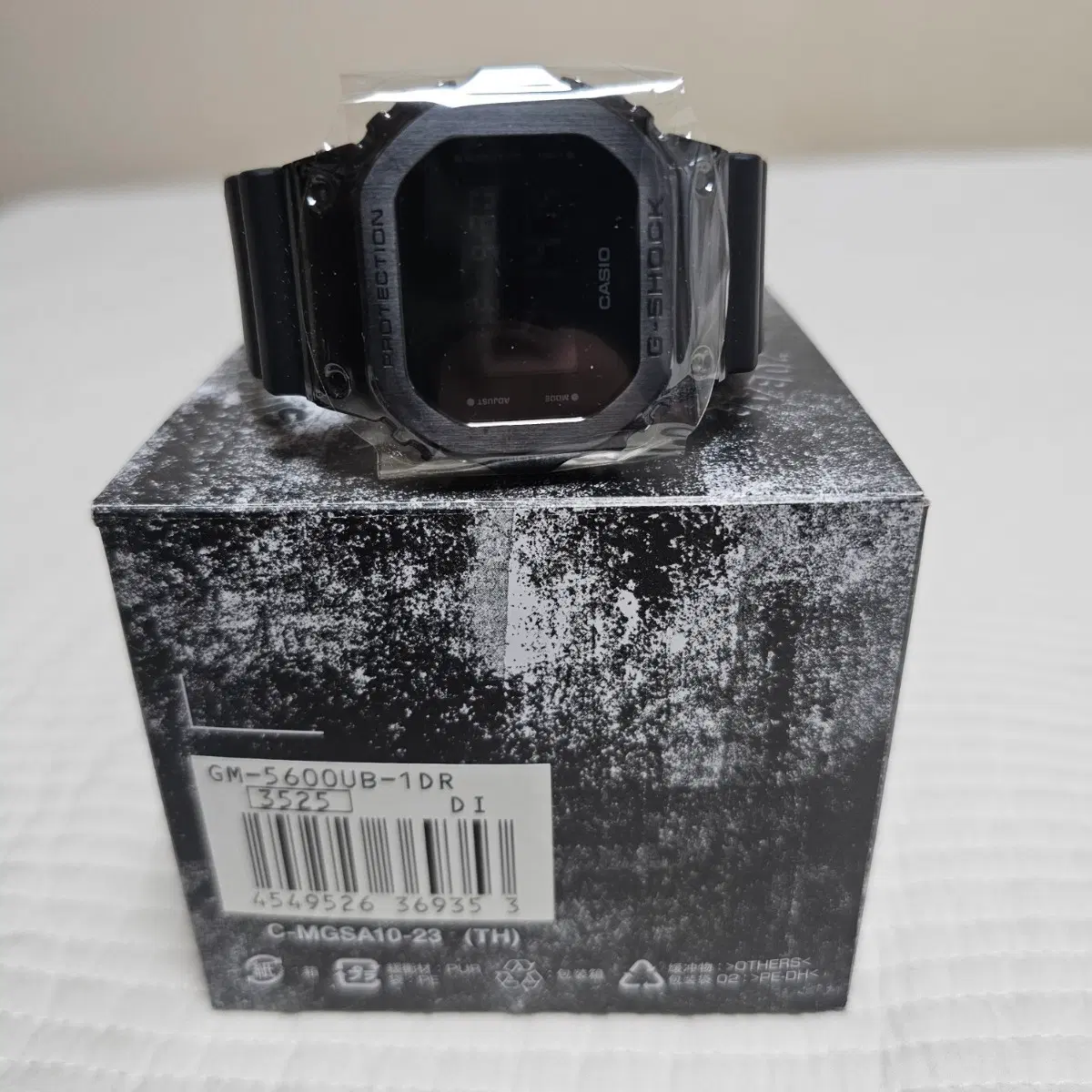 지샥 시계 gm-5600ub-1dr 판매합니다.