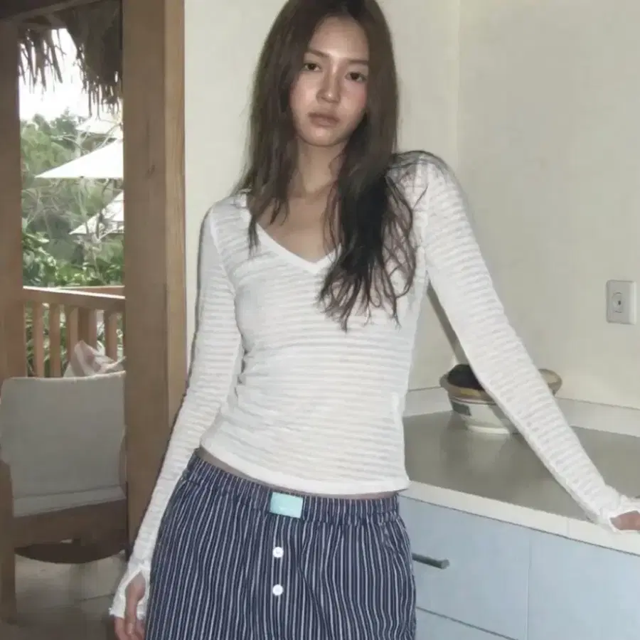 (환승연애 현지) 디스이즈파인 슬림 브이넥 티 - 화이트 xs 롱슬리브 탑