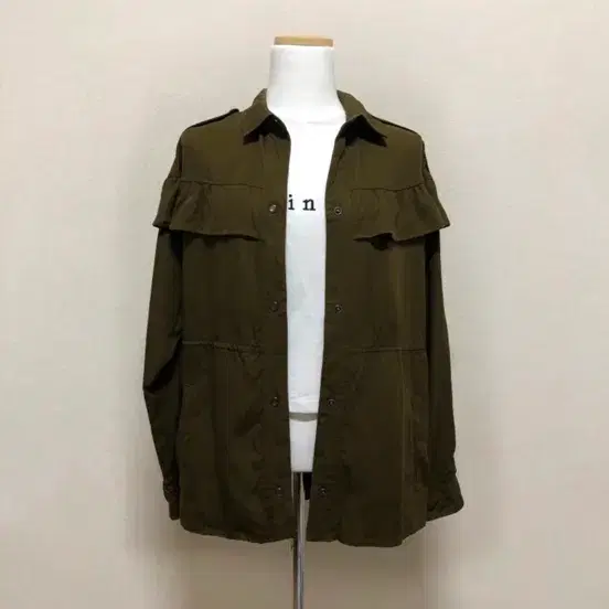 카키색 프릴 셔츠 자켓(거의새것
