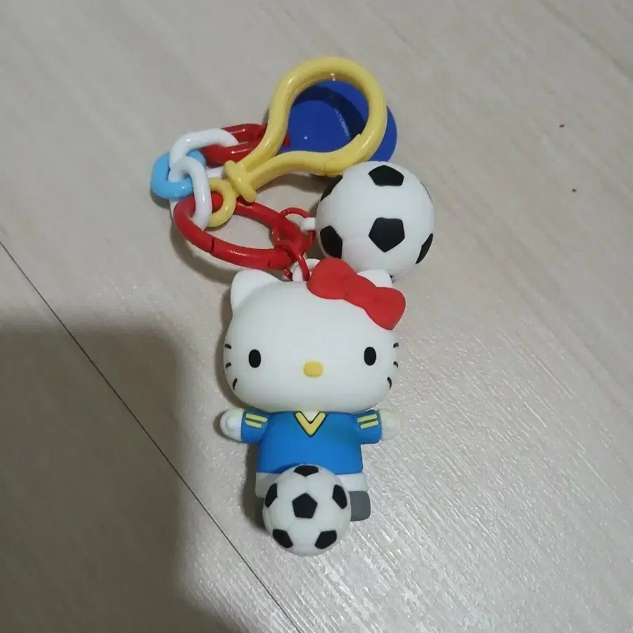 헬로키티 축구공 키링