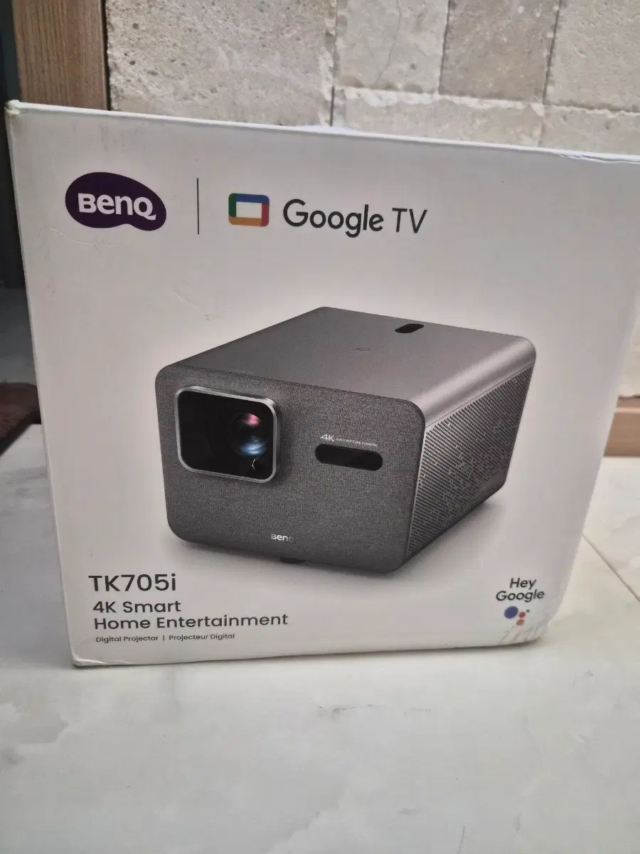 벤큐 TK705i 4K 빔 프로젝터 판매합니다.