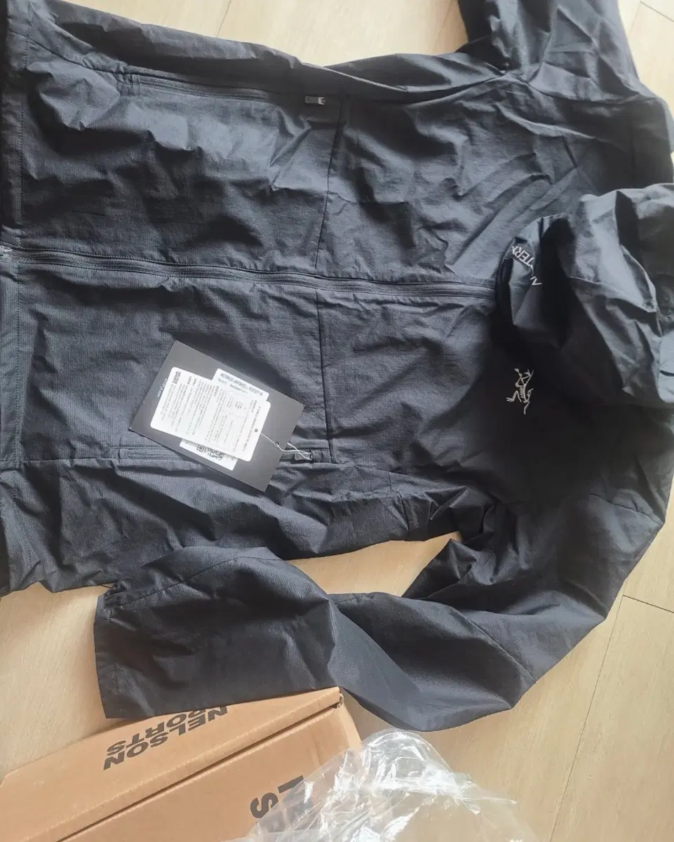 아크테릭스 인센도 23~24ss