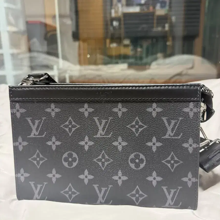 루이비통 가스통 웨어러블 월릿