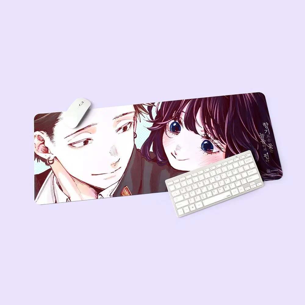 데스크 장패드+아크릴 스탠드) 향기로운 꽃은 늠름하게 핀다 22권 포스트카드북세트판 데스크매트