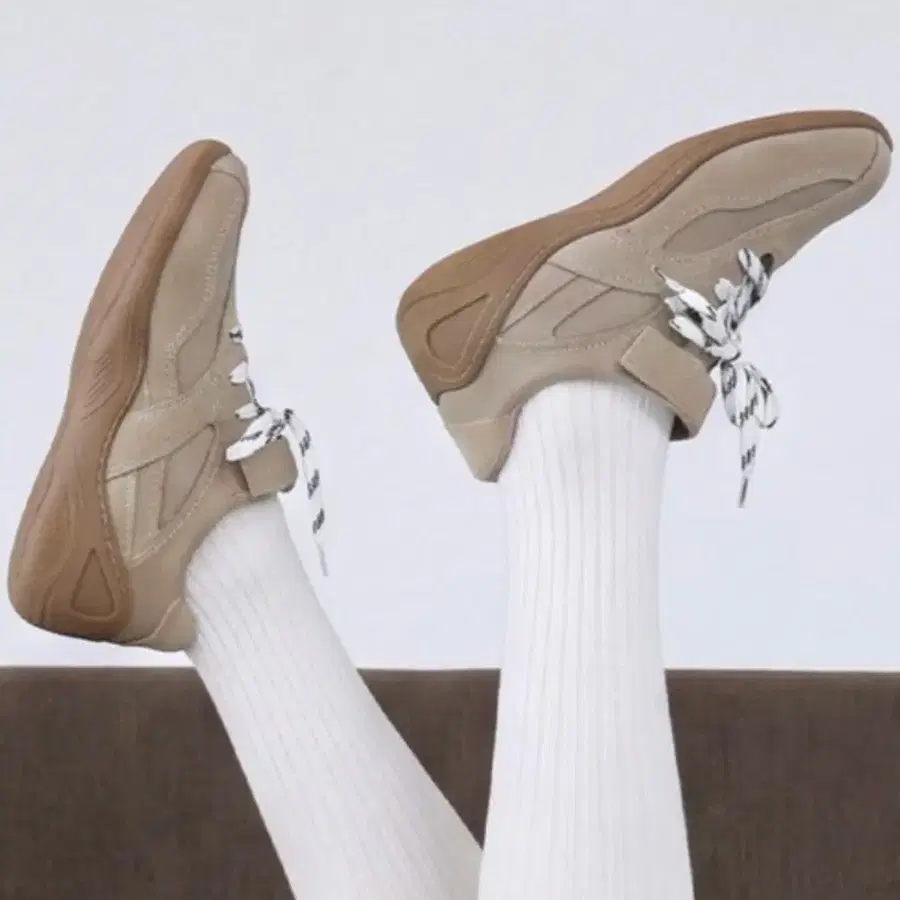세인트새틴 바인 소가죽 레이스업 메리제인 스니커즈 베이지 6cm 225