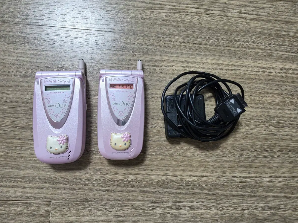 산리오 헬로키티 산요 고전폰 핸드폰 폴더폰 작동폰 목업폰 일괄