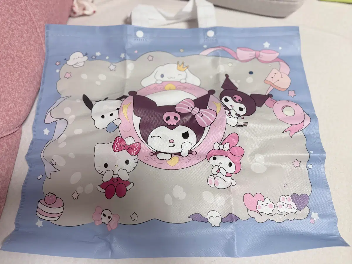 산리오 부직포..? 가방