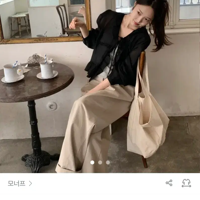 모너프 비비안 프릴 블라우스 블랙
