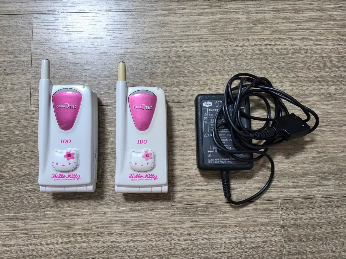 산리오 헬로키티 산요 고전폰 핸드폰 폴더폰 작동폰 목업폰 일괄