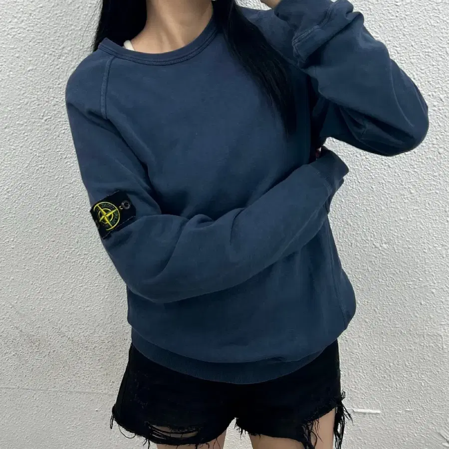 스톤 아일랜드 사이드와펜 스카이블루 맨투맨