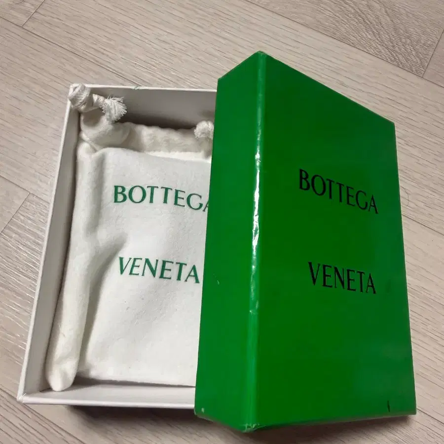 보테가베네타 그린 플랩 카드지갑