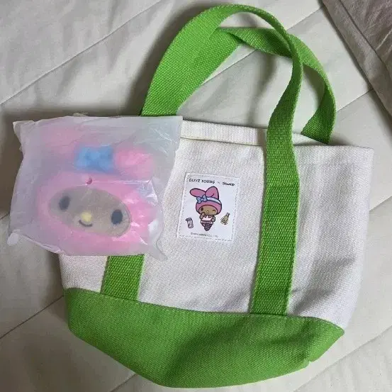 올리브영 마이멜로디 헬로키티 토트백
