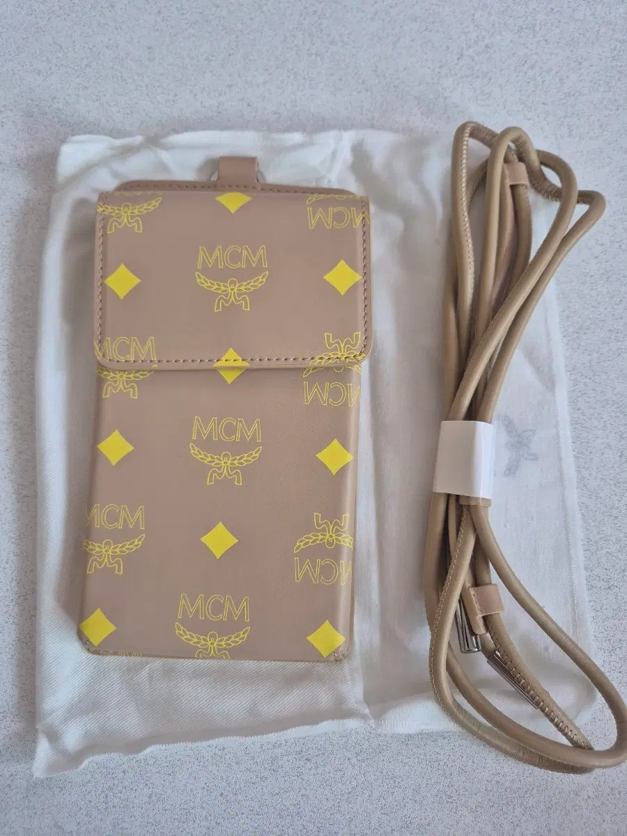 MCM 비세토스 오키드 폰케이스 베이지