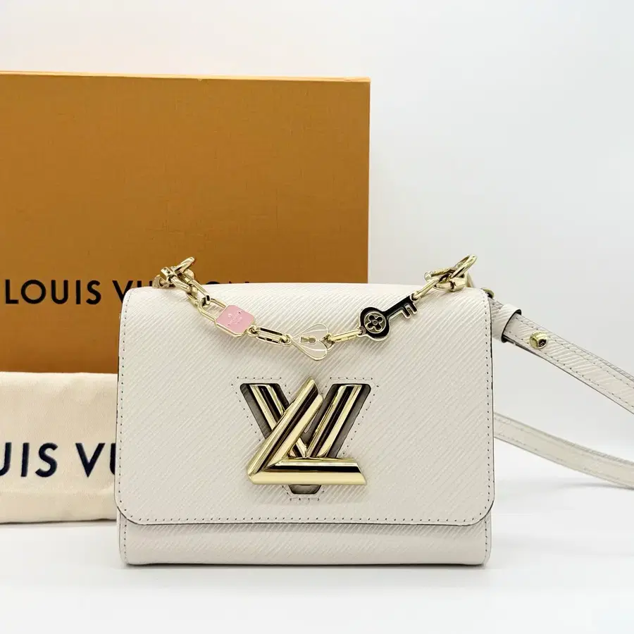 [S급/정품] 루이비통 LV 에삐 트위스트 PM 체인백