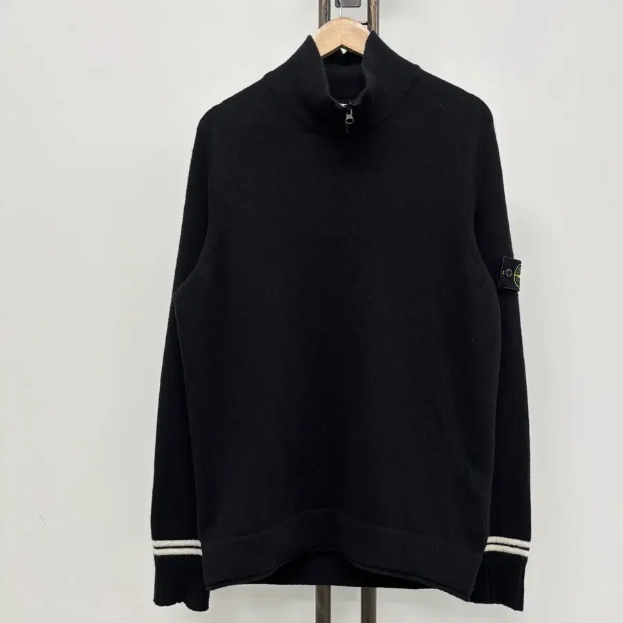 [L]스톤아일랜드 반집업 니트