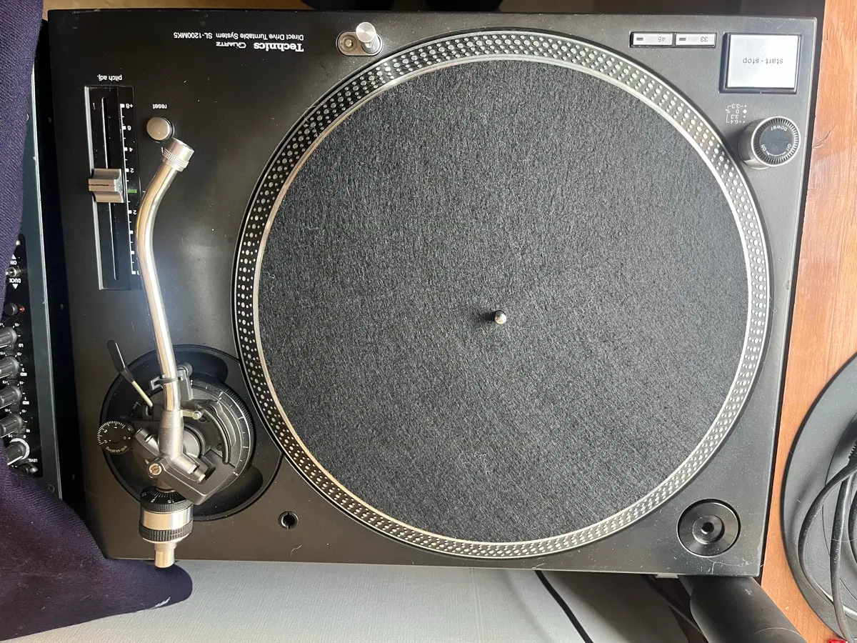 테크닉스 SL-1200MK5 턴테이블