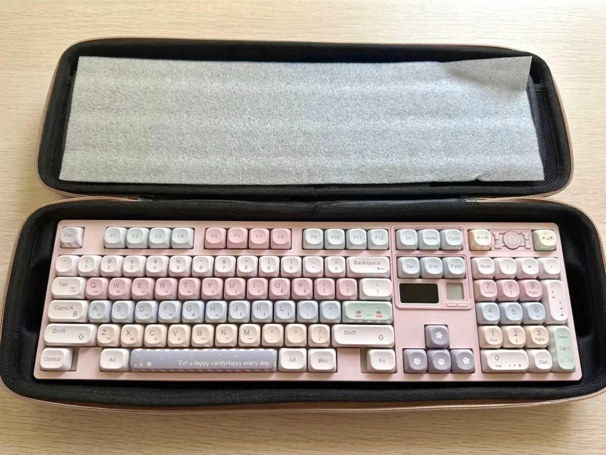 Qwertykeys QK101 핑크, WKL배열, non-RGB