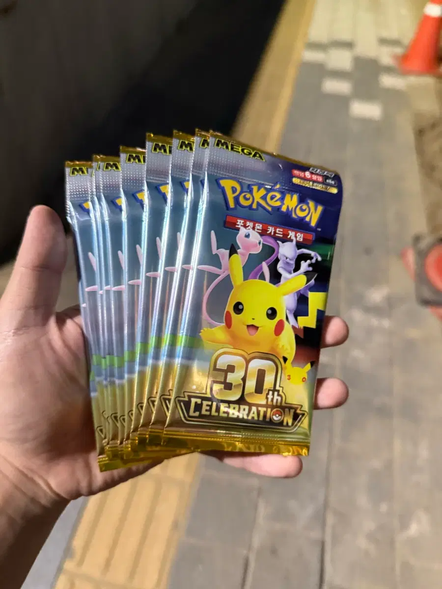 포켓몬카드 30주년 자판기 팩 18개 팝니다