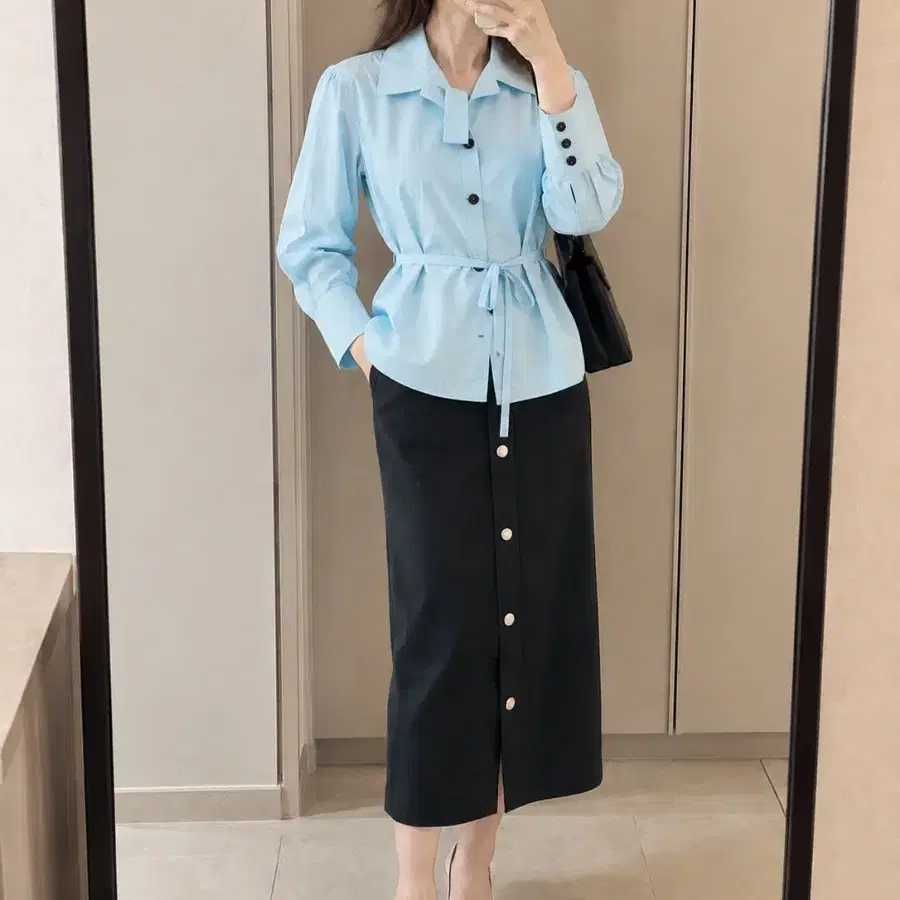 한섬 래트 LATT 스카이블루 벨티드 셔츠 산뜻한 컬러감