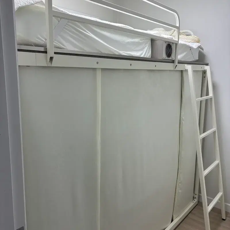 뮤지쿠스 듀엣 벙커침대형 방음부스 1200 모델 화이트 (집게조명 포함)
