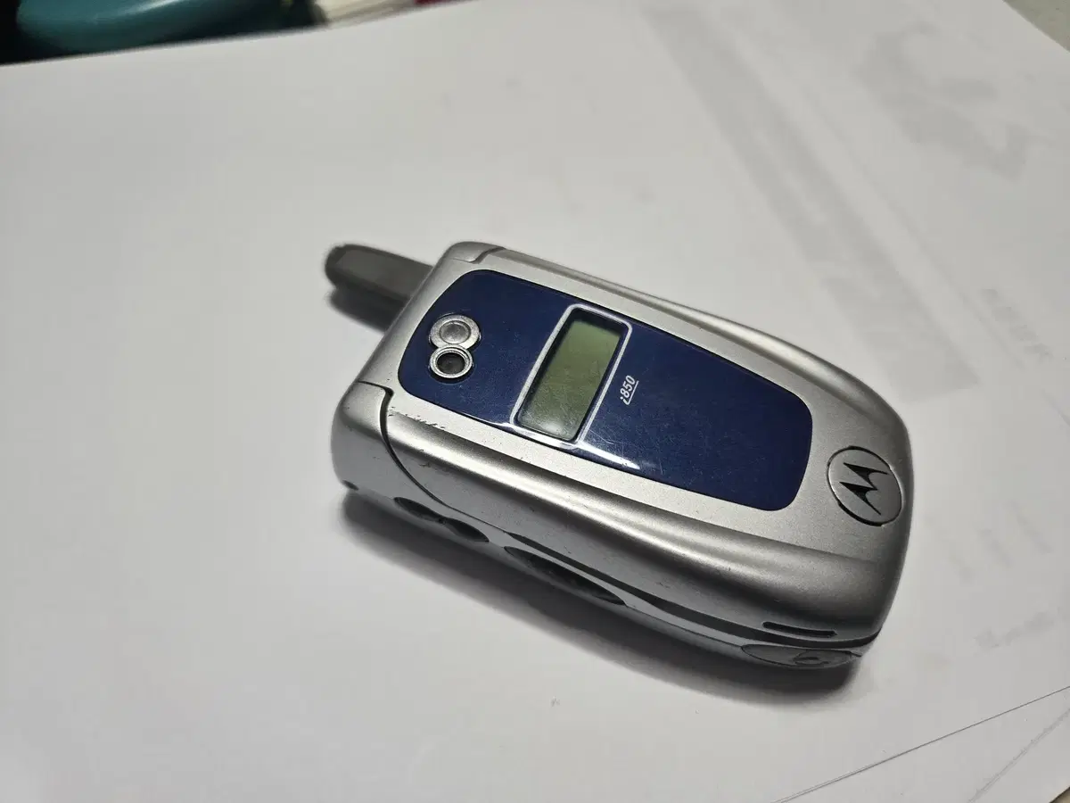 고내구성 폴더폰인 '모토로라 i850' / 90년대 올드폰 폰수집 희귀폰 개당가격 인테리어 수집용V3