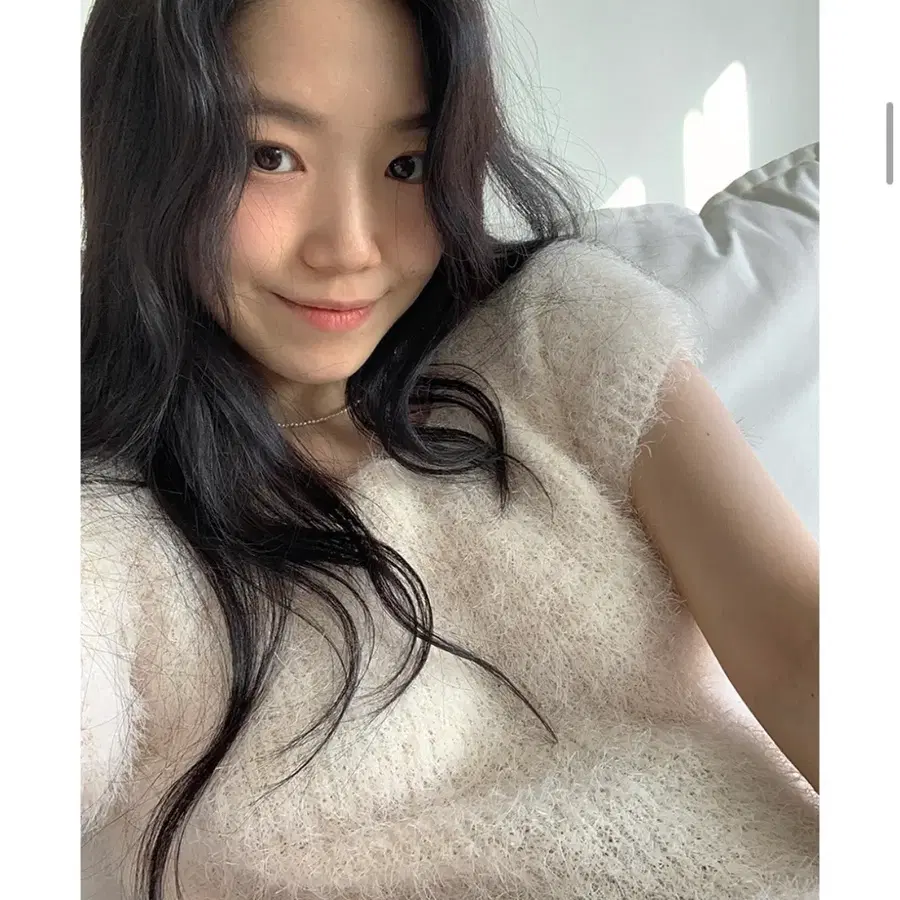 프롬비기닝 헤어리 반팔 니트 아이보리 색상
