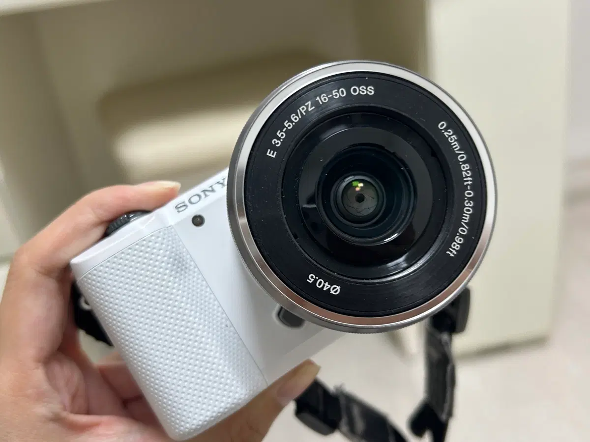 소니 알파5000 미러리스 카메라 화이트 + 16-50mm 렌즈
