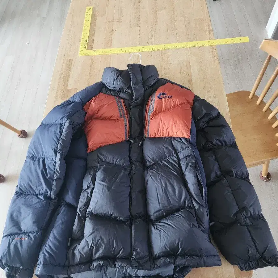 네파 오리털 거위 남자 빵빵 패딩 95 단면55총기장70센치 눈에띄는얼룩x모자분실