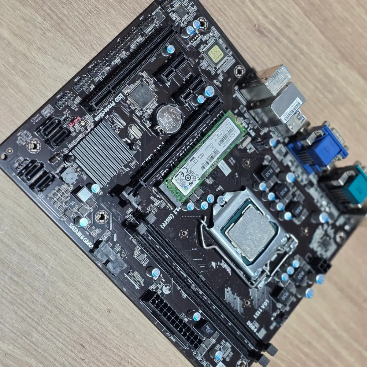 반본체 h310 + i5 9600k + 256 nvme 윈도우깔려있음