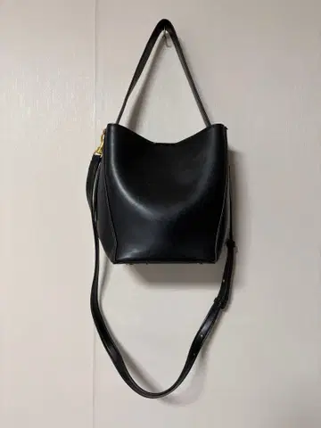 ZARA 버킷백 브라 핸들 메탈 버클 디테일