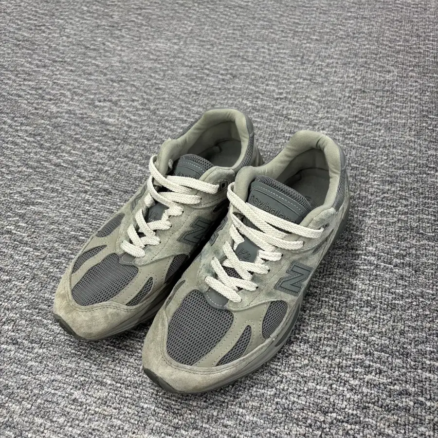 뉴발란스 X 디스이즈네버댓 991 V2
