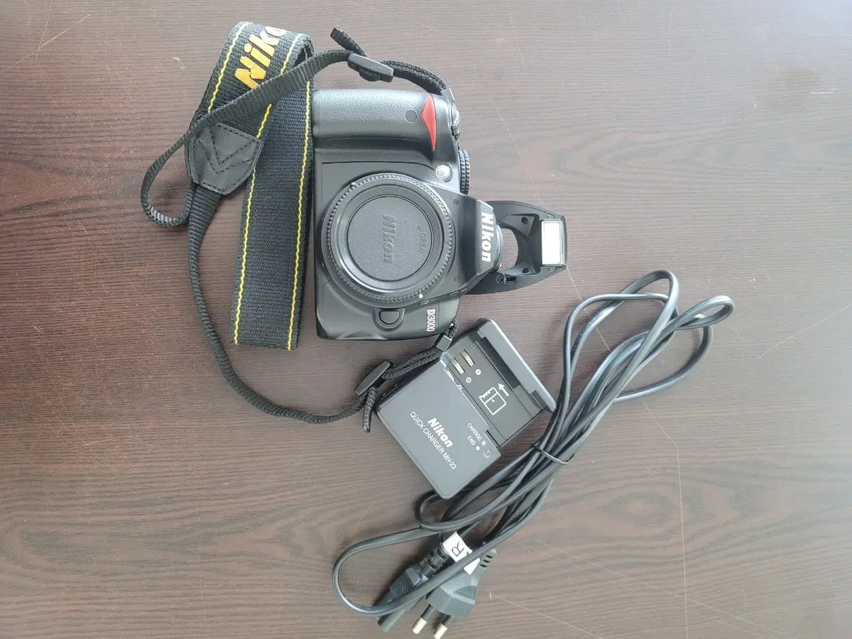 니콘 D3000 카메라 + 충전기