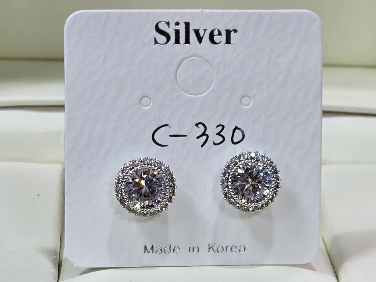 실버 포스트 큐빅 귀걸이 C-330