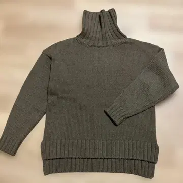 SLOANE 3게이지 지롱라무 터틀넥 니트 브라운
