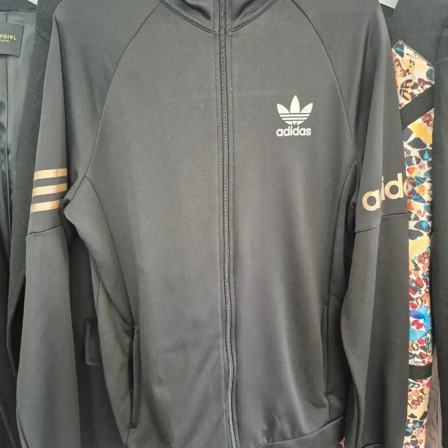 아디다스 오리지널스(Adidas Originals) 트랙탑/집업 재킷입니다.