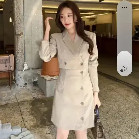 교신 로아르 하객룩 베이지 트렌치코트 원피스