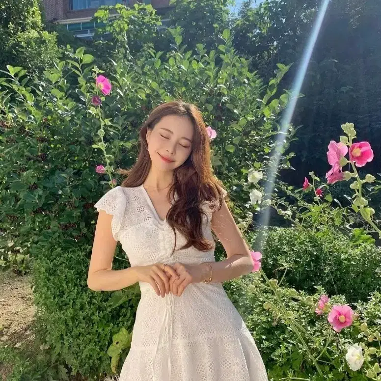 교신 로아르 아옳이 하객룩 펀칭 휴양지 회이트 원피스