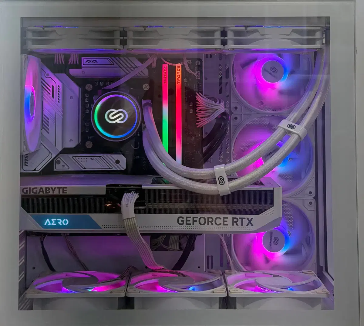 고성능게이밍PC 수냉올화이트컴퓨터 13600KF 램32 RTX4070Ti