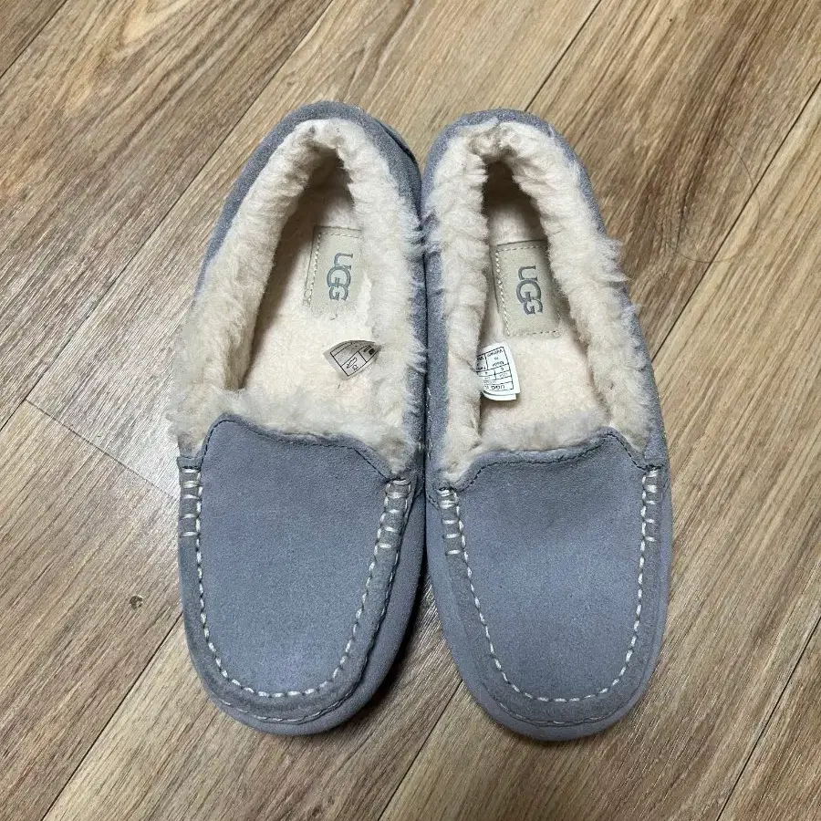 정품 UGG 어그 양털 모카신 블루 US 6 (230)