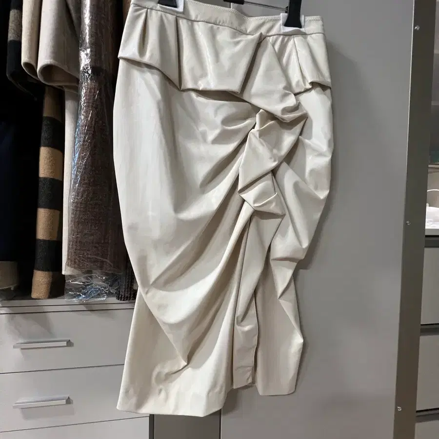 오브제 레더스커트