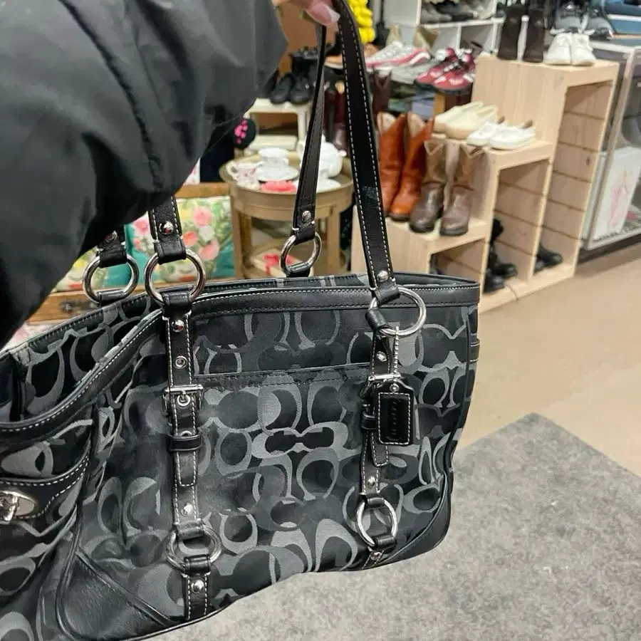 올드 코치 블랙 시그니처 버클 소호 숄더백