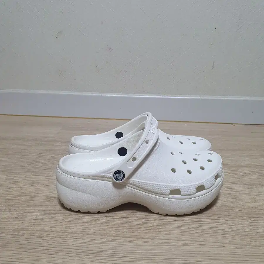 크록스 우먼스 클래식 플랫폼 250