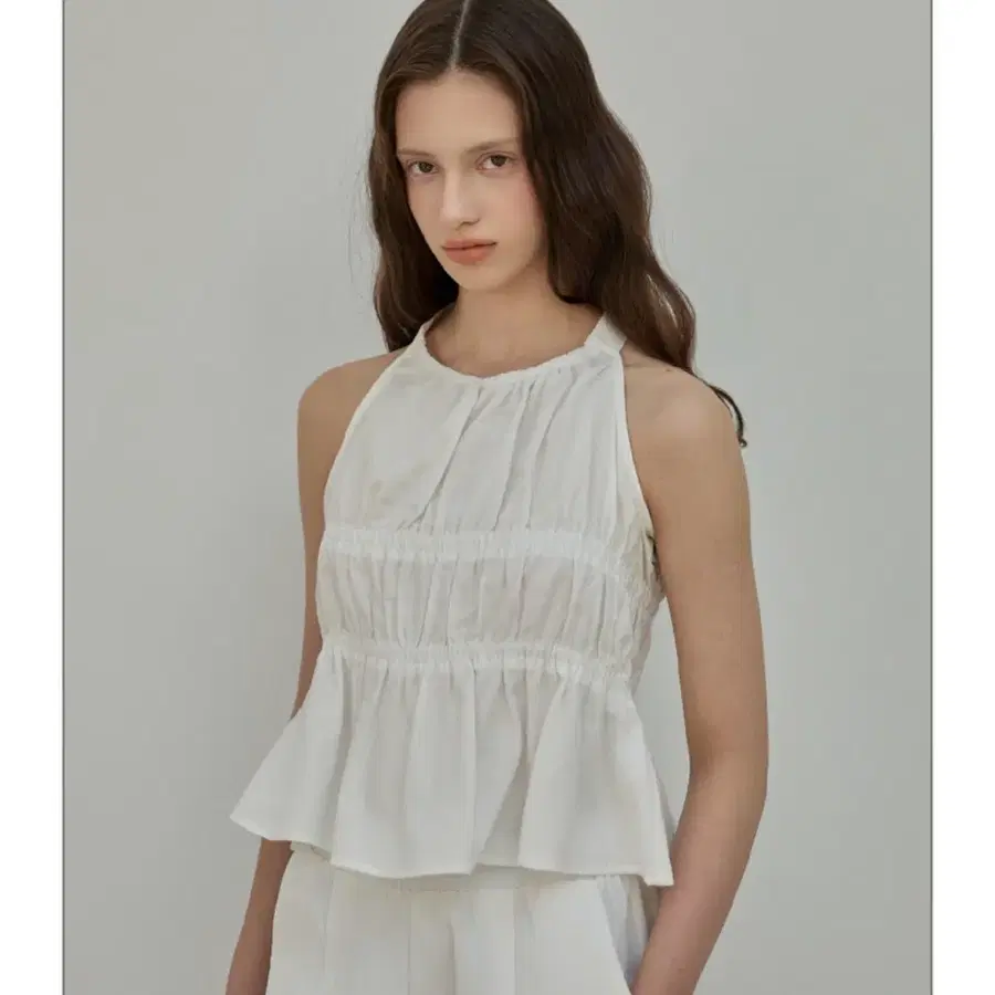 [새상품] 엘리오티 리플 홀터 블라우스 화이트 ripple halter blouse