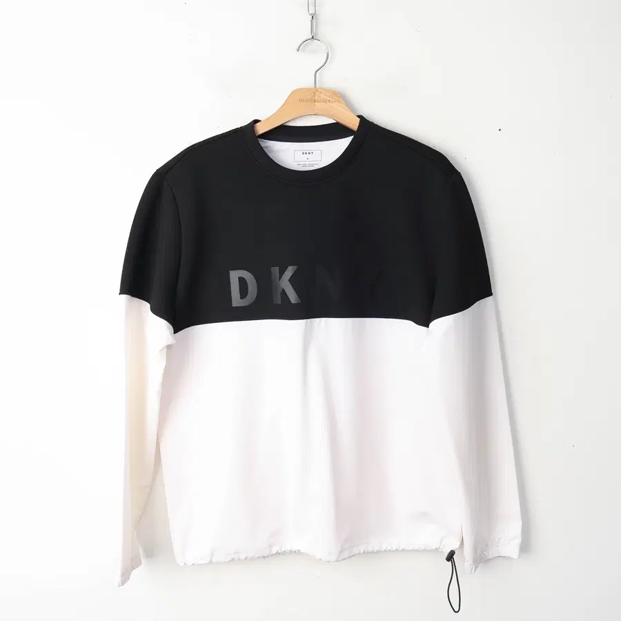 100/DKNY 남성 탑