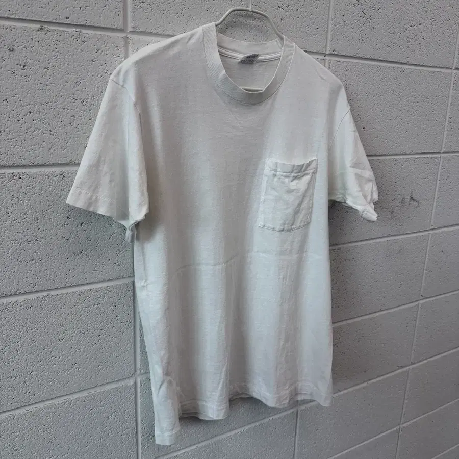 90s Vintage White Blank Pocket Tee