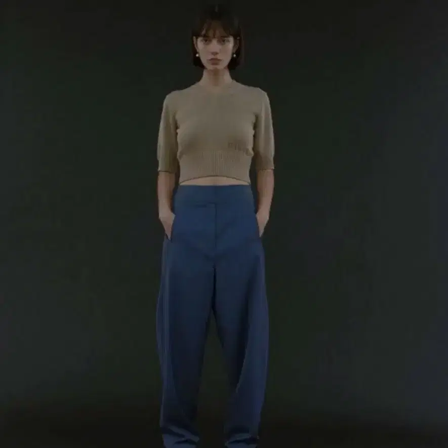 에토스 브이넥 크롭 니트 V-NECK CROP KNIT