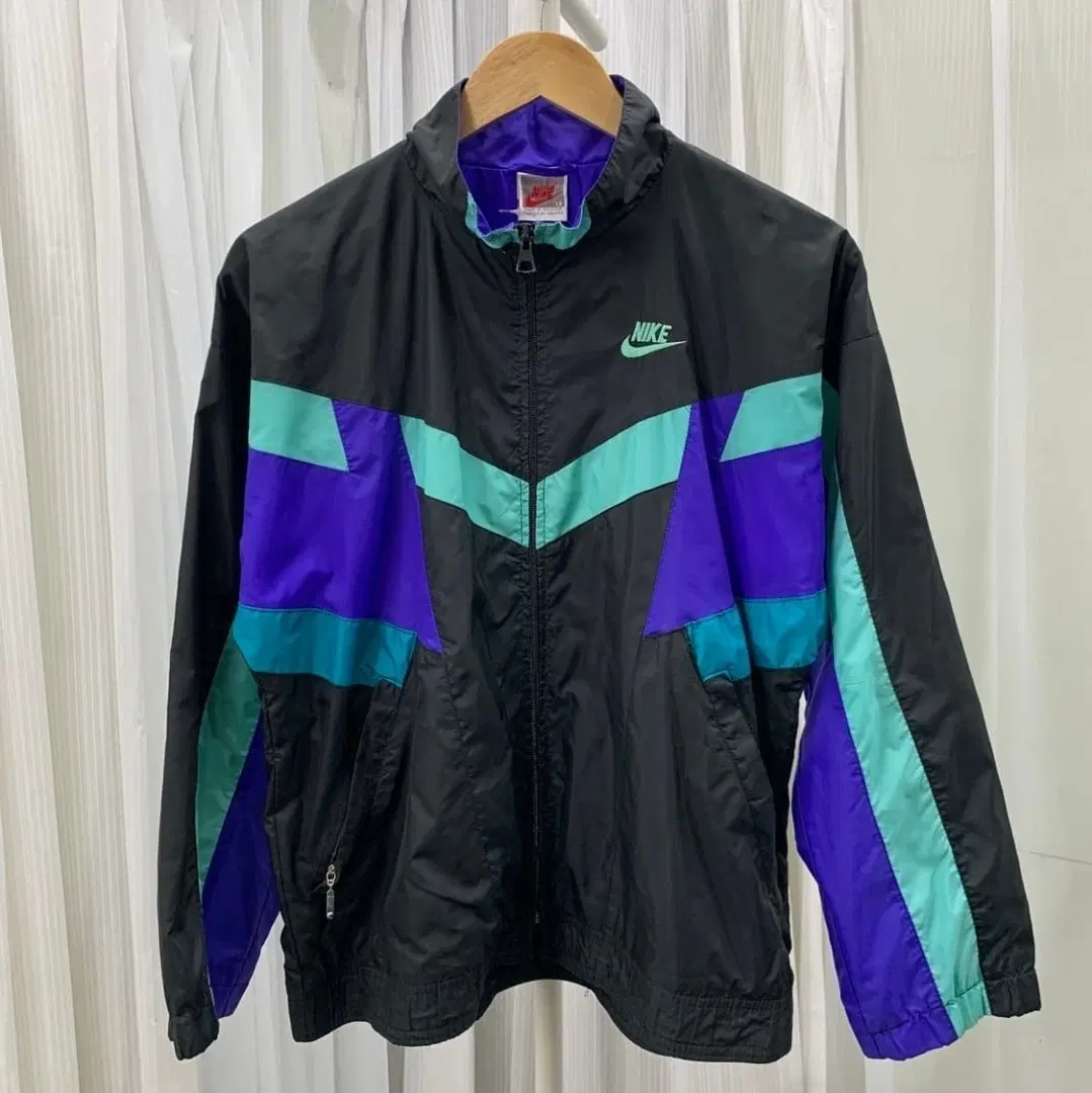 나이키 90's 올드스쿨 컬러블록 자수 로고 바람막이 2411