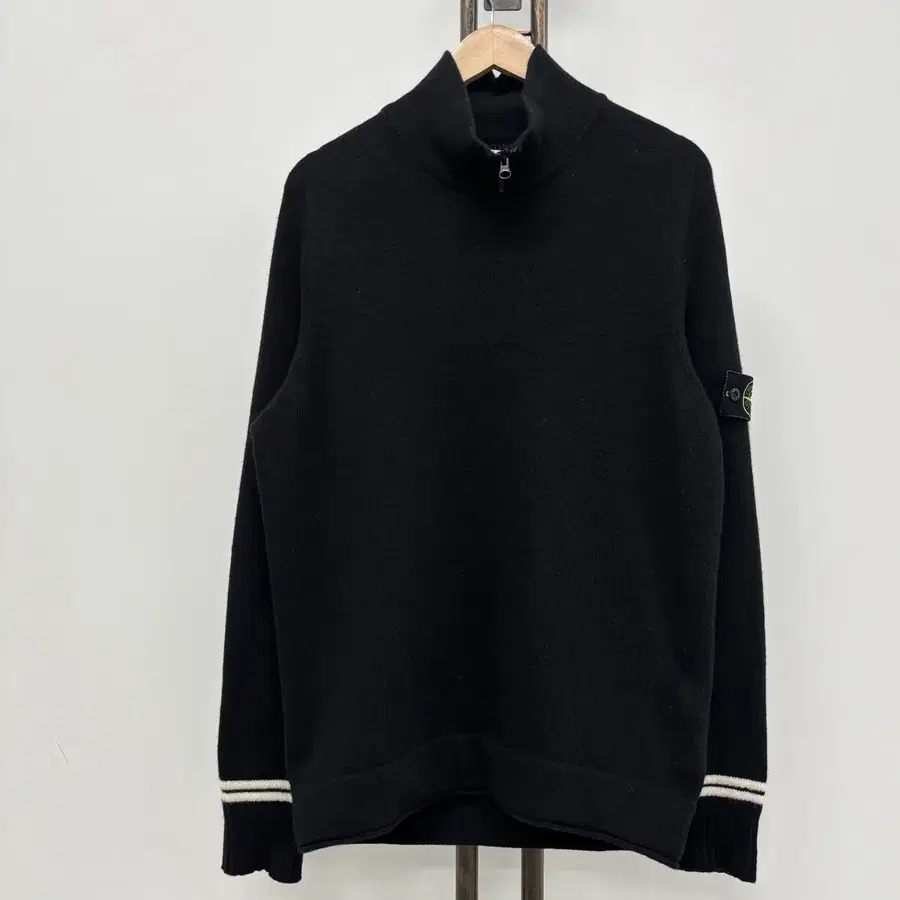 [L]스톤아일랜드 반집업 니트