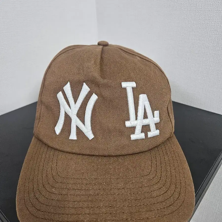 홀리데이브랜드 NY LA 볼캡