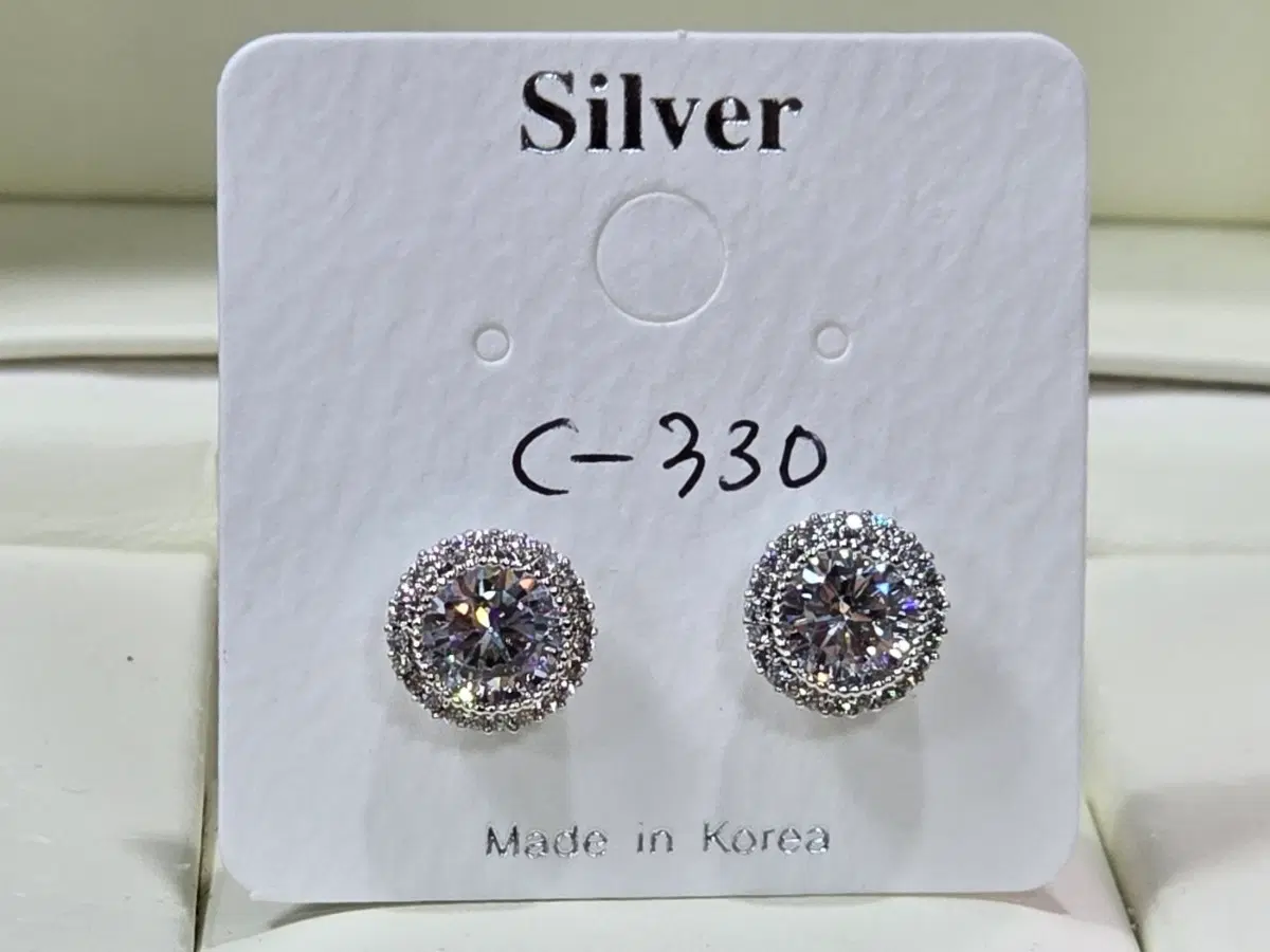 실버 포스트 큐빅 귀걸이 C-330